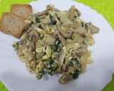 Foto del paso 2 de la receta: Revuelto de champiñones con hojas de espinacas