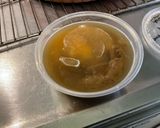 Une image de l'étape 5 de Courgettes et tomates, oignon rouge au bouillon de gambas.