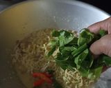Foto langkah ke 4 dari resep Mie Kuah.