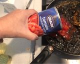 Foto del paso 3 de la receta: Calamares enlatados en su tinta con arroz negro