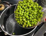 A picture of step 3 of How to preserve green peas.