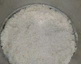 A picture of step 2 of Burabiscon shinkafa (rice couscous).