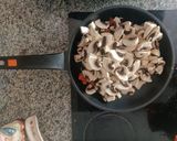 Foto del paso 2 de la receta: Tallarines con chorizo y champiñones