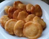 A picture of step 1 of Dahi Bara Chaat.