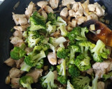 Foto del paso 4 de la receta: Fideos de arroz con pollo y brócoli
