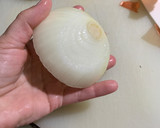 Foto del paso 1 de la receta: Cebolla caramelizada en 3 minutos en microondas con lékué