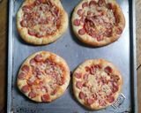 Foto langkah ke 6 dari resep Mini Pizza.