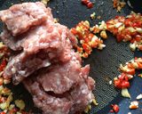 รูปขั้นตอนการทำที่ 3 ของ ผัดหมูพริกเกลือ