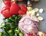 Foto langkah ke 1 dari resep Tumis cumi tomat cabe hijau.