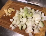 Une image de l'étape 2 de Diots du Jura fumés à la compotée de tomates, ail, oignon et origan.