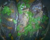 A picture of step 4 of Fried fish with greens.