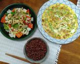Hình bước làm 3 của món Trứng chiên thịt ba chỉ