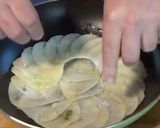 A picture of step 3 of Pommes Anna.