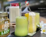 A picture of step 4 of Virgin Pinacolada.