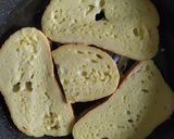 Фото кроку 3 до Вкуснота за 10 минут на завтрак. Пицца на батоне на сковороде!.