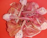 Foto del paso 2 de la receta: Muslo de pollo semideshuesado rebozado