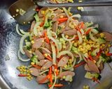 Foto langkah ke 6 dari resep Sausage Vege Pizza.