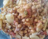 A picture of step 4 of Thellay walay aloo chana chaat.