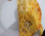 Foto del paso 4 de la receta: Tortilla con costra de queso rellena de huevo con verduras