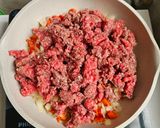 Foto del paso 7 de la receta: Tarta de carne casera con morrón, cebolla y hojas de remolacha