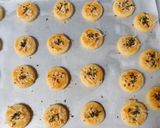 Foto langkah ke 6 dari resep Garlic Cheese Cookies.