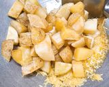 Foto langkah ke 5 dari resep Garlic Potato.
