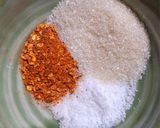Hình bước làm 2 của món Nho lắc muối ớt