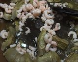 Foto del passaggio 2 della ricetta Pasta con carciofi e gamberetti