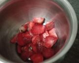 A picture of step 2 of Strawberry Shake.