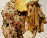 Foto del paso 7 de la receta: Filetes de pollo especiados, con patatas fritas y huevo con yema frita