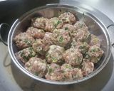 A picture of step 4 of Scallion Meatballs.