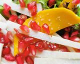 Foto del paso 3 de la receta: Ensalada de lechuga y jícama con mango y granada
