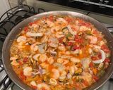 Foto del paso 3 de la receta: Paella de mariscos (congelados)