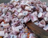 Foto langkah ke 3 dari resep Tumis cumi cabe bawang.