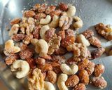 A picture of step 1 of Dry ginger and gond Punjeeri.