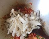 Foto langkah ke 4 dari resep Tumis Jamur Kemangi.