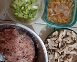 Foto langkah ke 1 dari resep Tumis Ayam Jamur Isian Bacang.