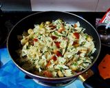 A picture of step 4 of Chicken Farfalle.