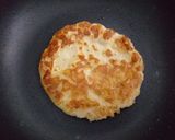 A picture of step 4 of BananaPANcakes😋🍌.