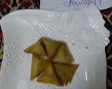 A picture of step 3 of Yummy chicken one bite samosas.