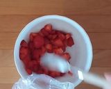 Foto del passaggio 3 della ricetta Gelato light alla fragola con yogurt greco🌷