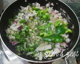A picture of step 1 of Capsicum and Brinjal Curry.
