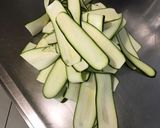 Une image de l'étape 1 de Rouleaux de courgettes tressées farcis bœuf carotte.
