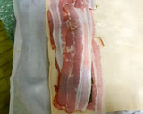Foto del paso 3 de la receta: Hojaldre de bacon pimientos y queso