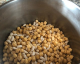 Foto del paso 1 de la receta: Potaje de garbanzos, bacalao, judía blanca y espinacas en olla exprés