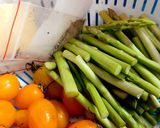Hình bước làm 1 của món Măng tây cà chua xào thịt