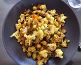 A picture of step 5 of Roasted cauliflower and chickpeas.