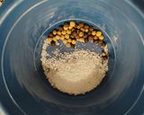 Foto del paso 1 de la receta: Salsa macha con chicharrón de Habanero