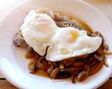 Foto del paso 3 de la receta: Bifes con cebollas y huevos