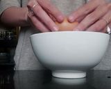 Hình bước làm 3 của món Nui xào tôm khô và trứng